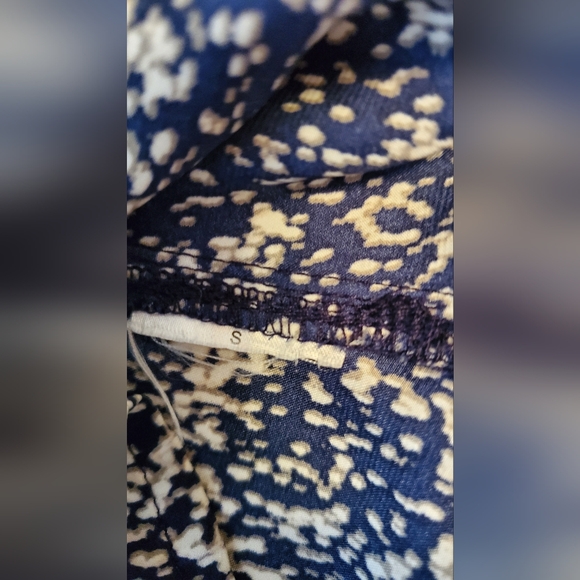 Banana Republic Navy and White Patterned Blouse - Picture 8 of 8